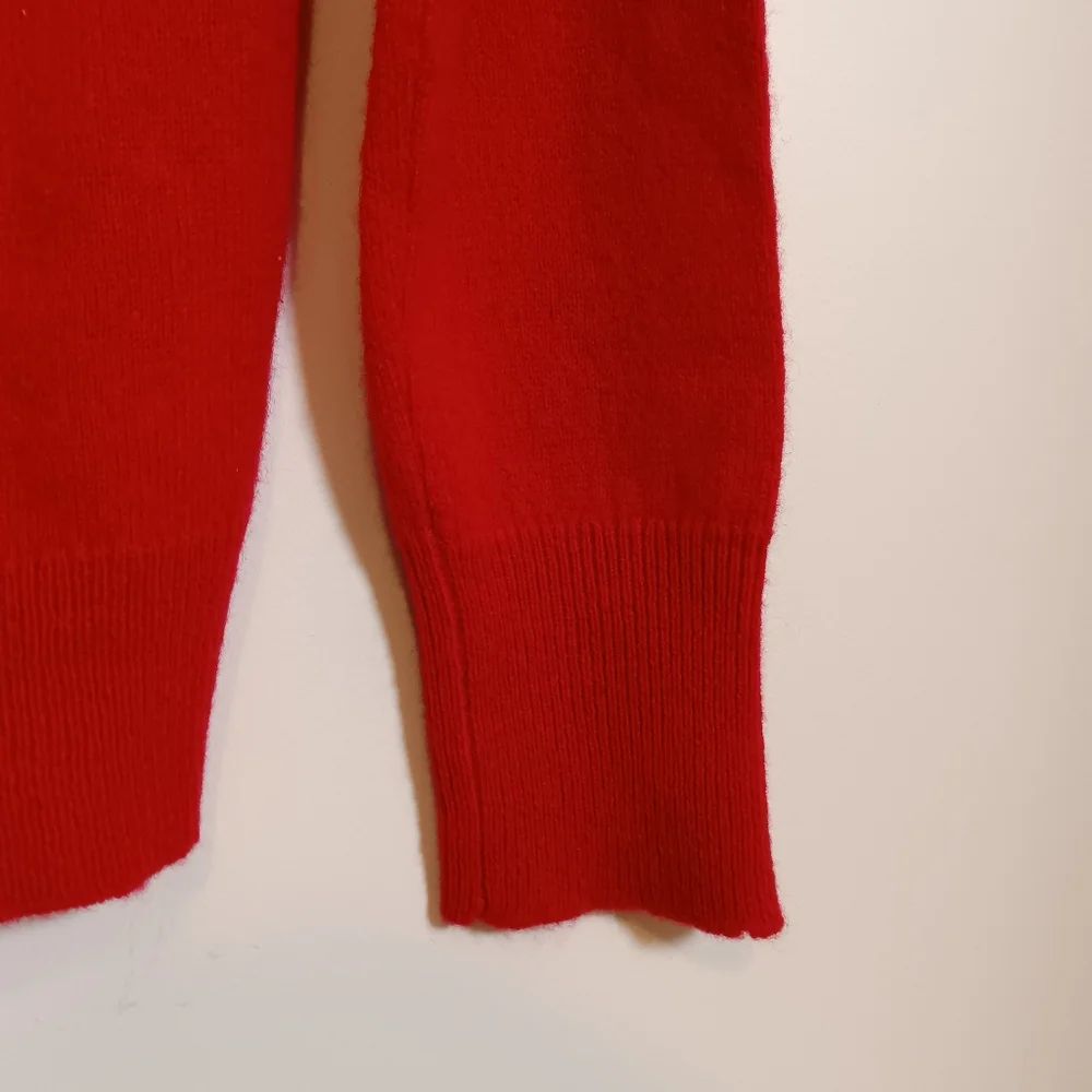 Halogen Classic Red Cashmere Crew Neck Sweater Size Medium